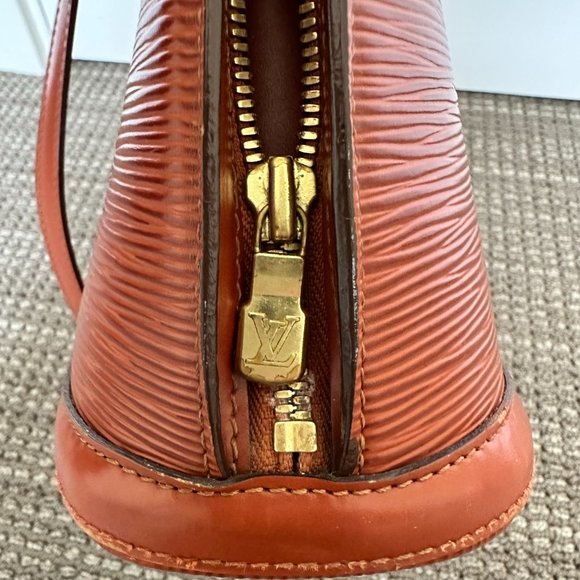 Louis Vuitton Vintage Epi Lussac Bag - Picture 4 of 12